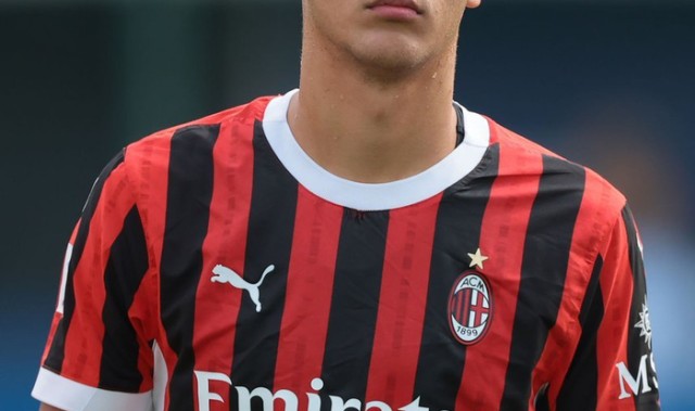 b体育下载-米兰后卫杜图永久转会布加勒斯特迪纳摩，签约四年|AC米兰|中后卫|迪马济奥|罗马尼亚|ac米兰_新浪体育_新浪新闻