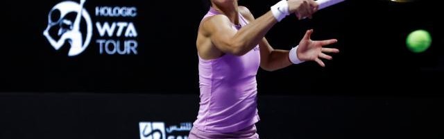 女王就是不仅统治赛场，还要统领训练场